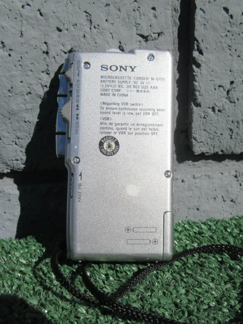 Sony V-O-R Microcassette Audio Recorder M-670V *For Parts*